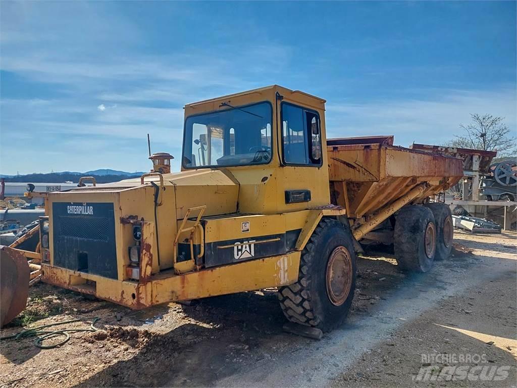 CAT D300B Шарнирно-сочленённые самосвалы