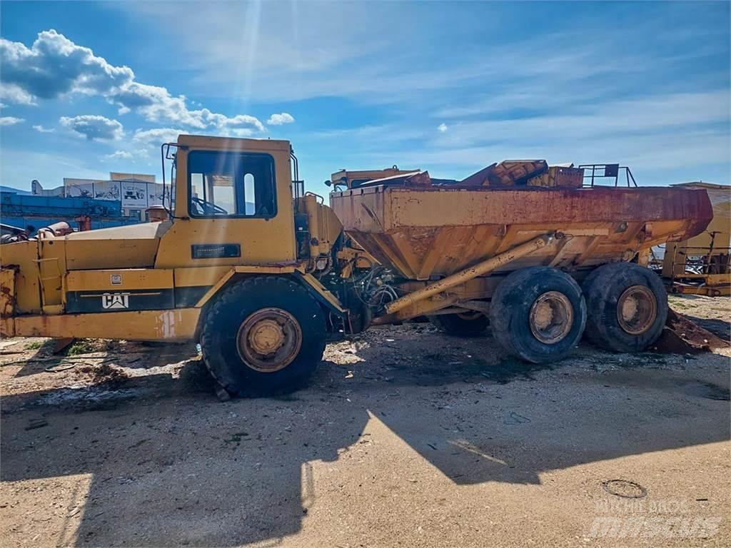 CAT D300B Шарнирно-сочленённые самосвалы