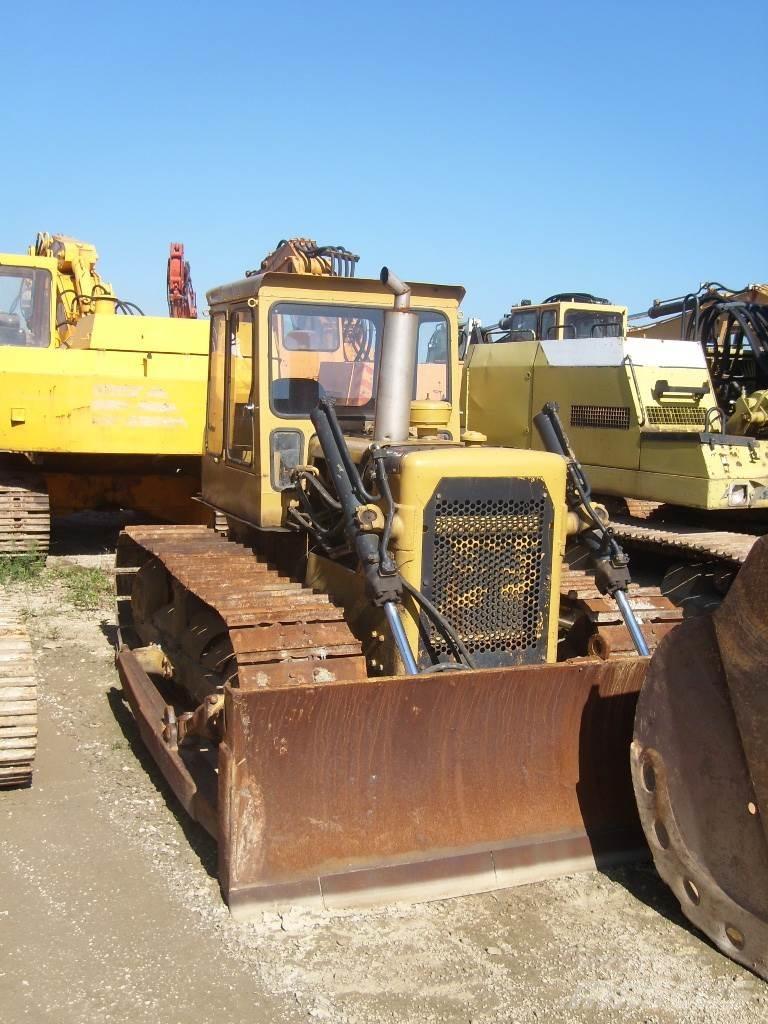 CAT D4 Гусеничные бульдозеры