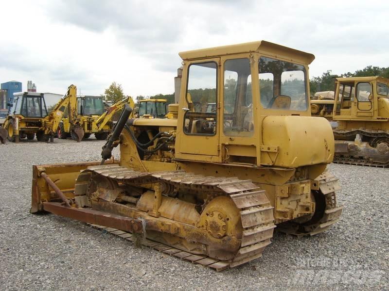 CAT D4 Гусеничные бульдозеры