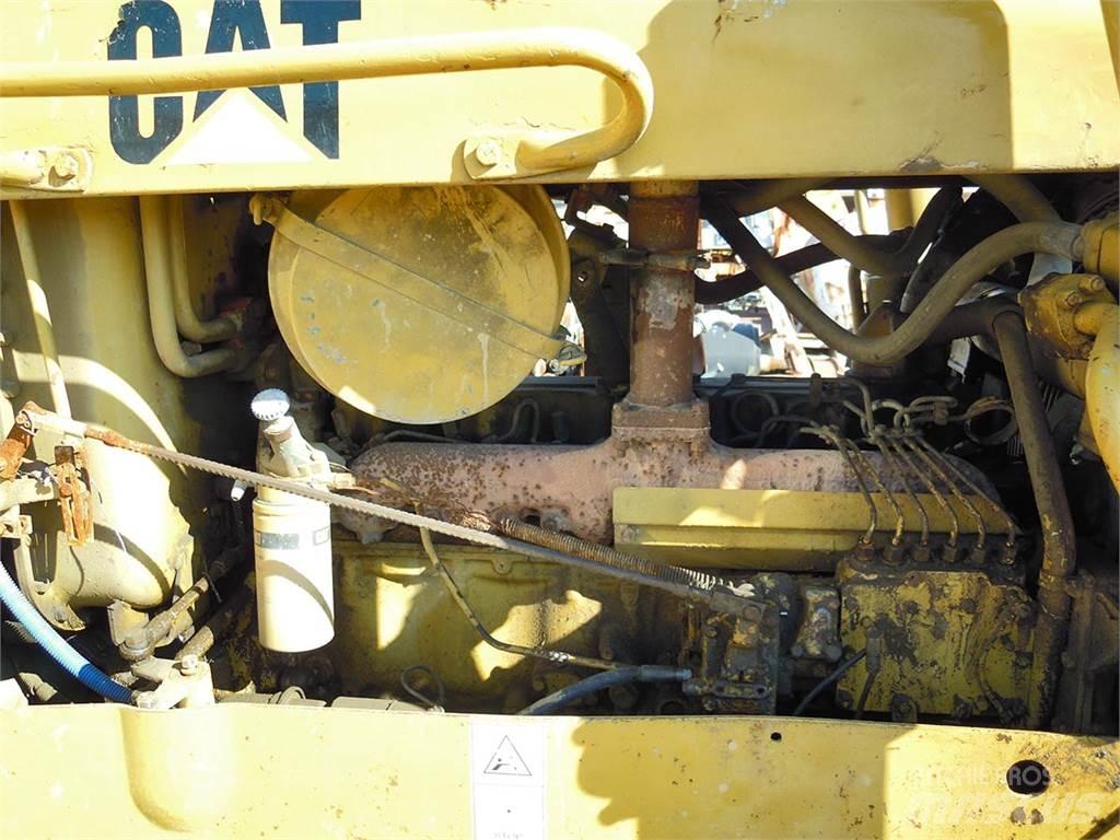 CAT D5B Гусеничные бульдозеры