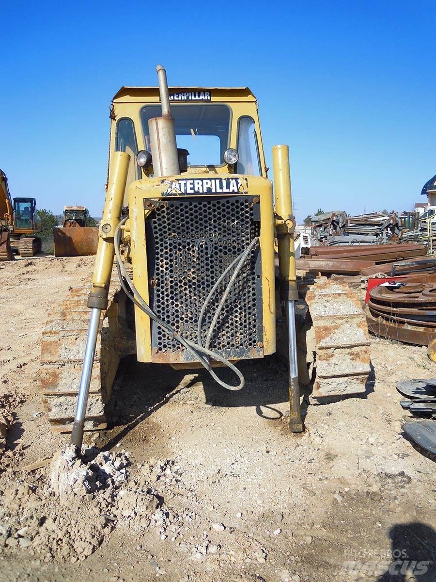 CAT D5B Гусеничные бульдозеры