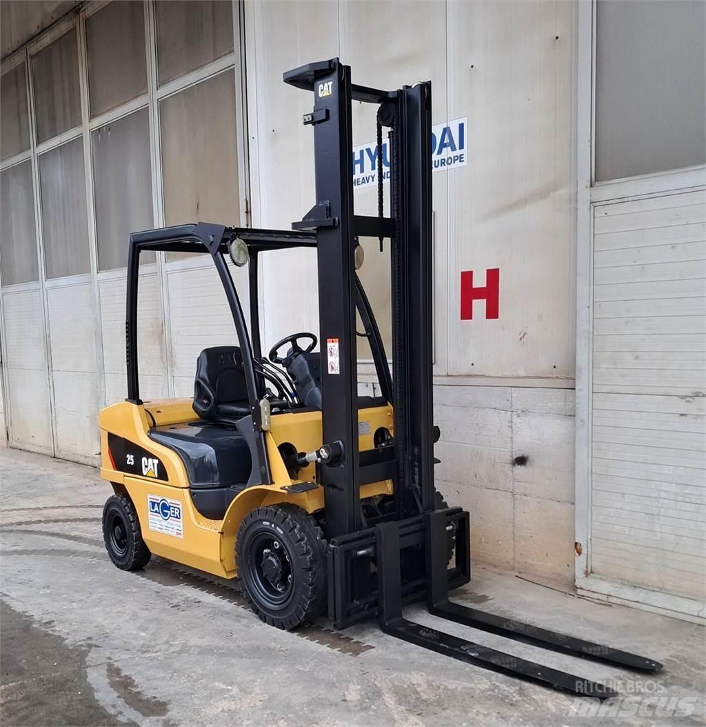 CAT DP25N Дизельные погрузчики