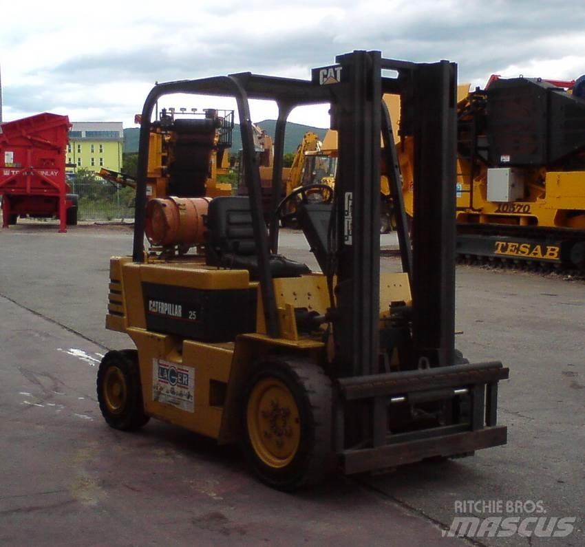 CAT GP25-2 Газовые погрузчики