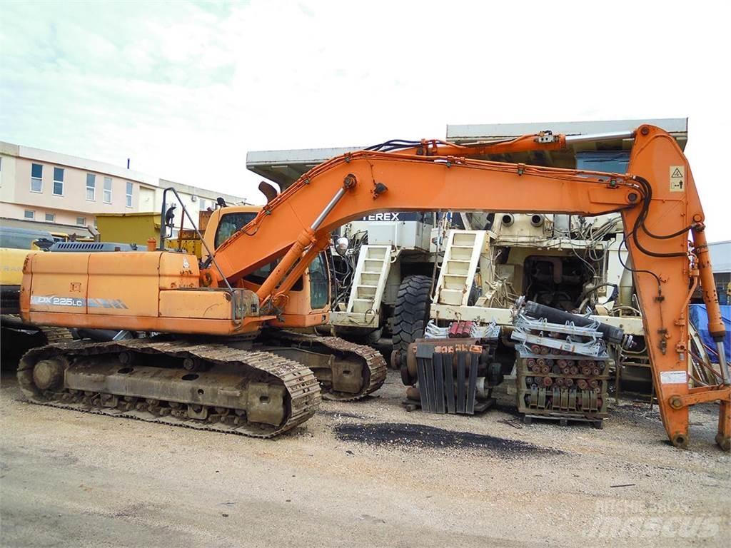 Doosan DX225LC Гусеничные экскаваторы