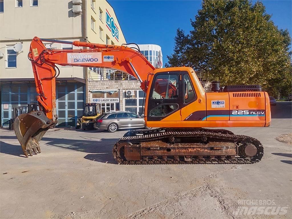 Doosan SOLAR 225NLC-V Гусеничные экскаваторы