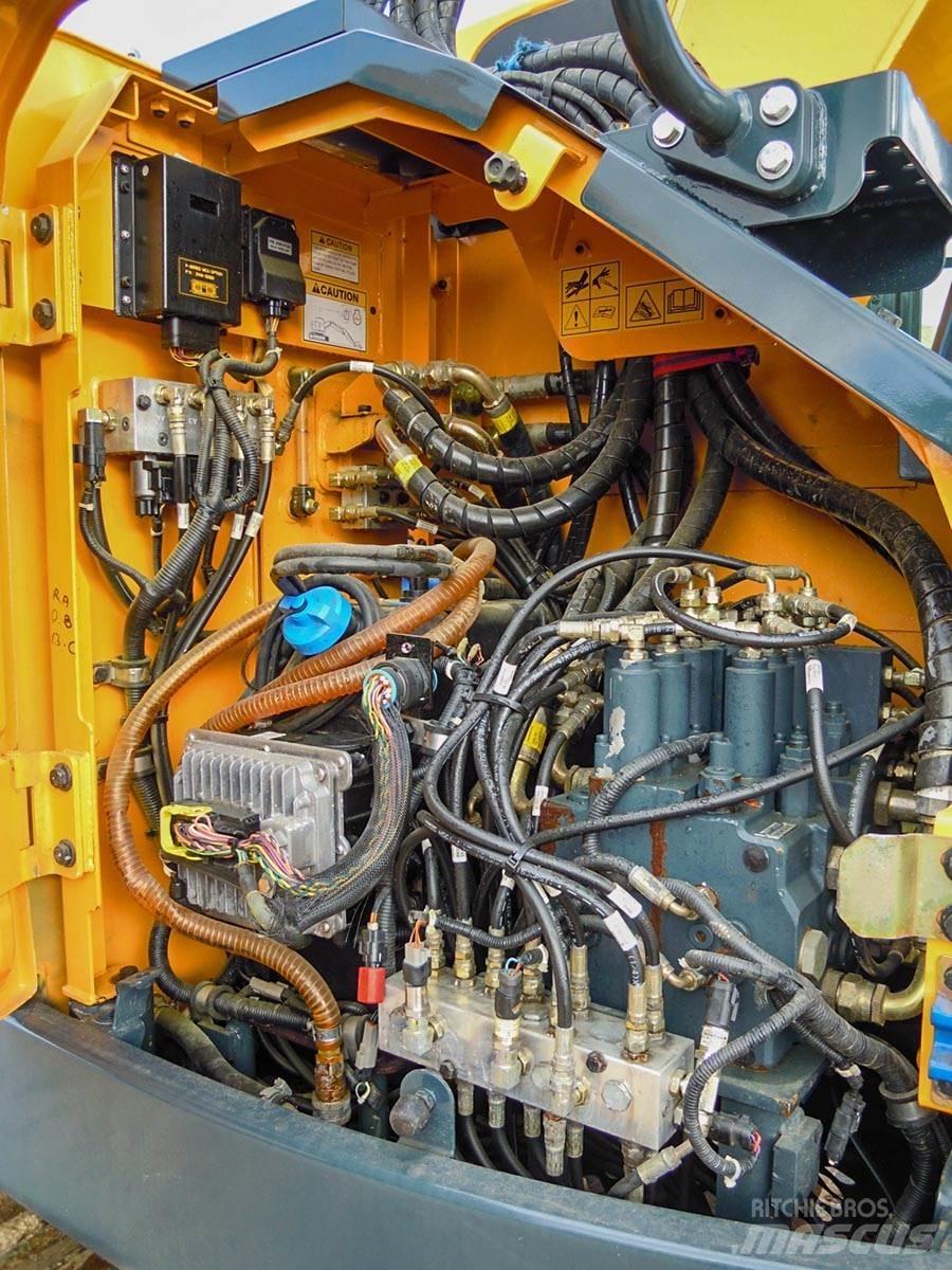 Hyundai HX145LCR Гусеничные экскаваторы
