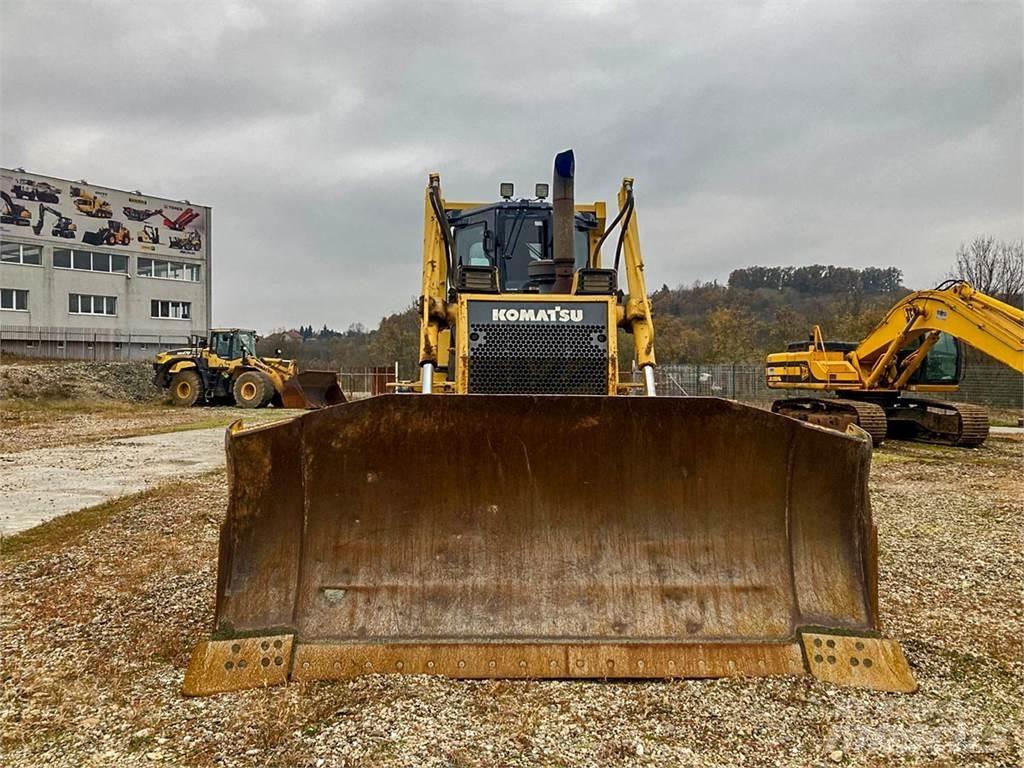 Komatsu D65EX Гусеничные бульдозеры