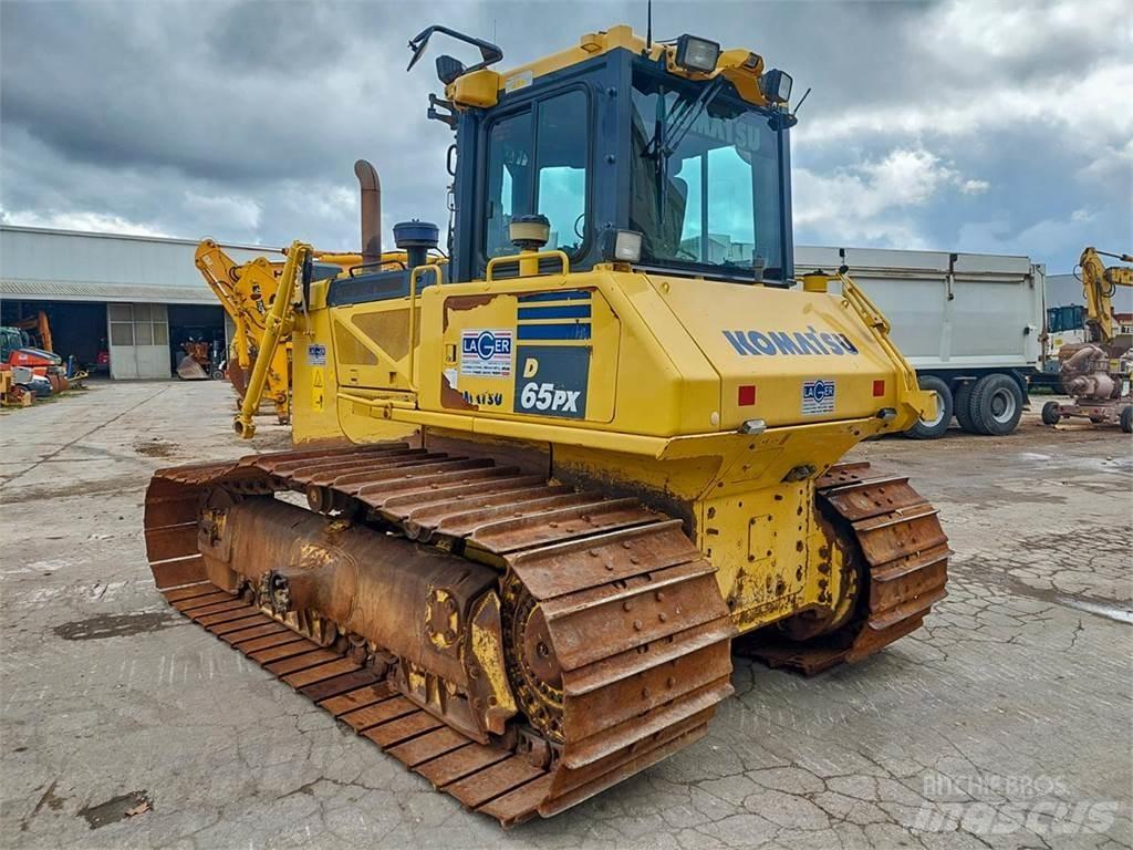 Komatsu D65PX-17 Гусеничные бульдозеры