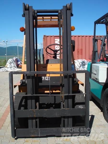 Komatsu FG25L-7 Другие складские механизмы
