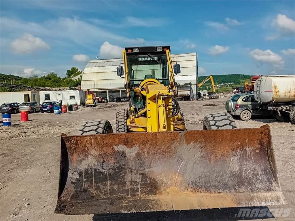 Komatsu GD655-3A Грейдеры