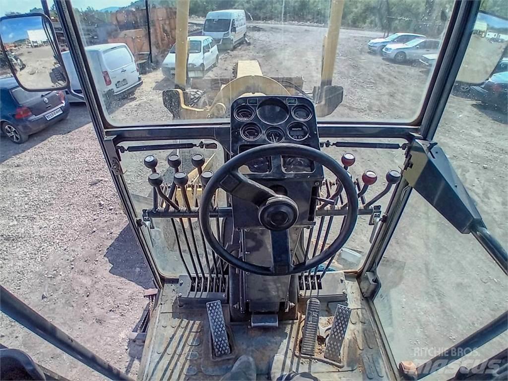 Komatsu GD655-3A Грейдеры