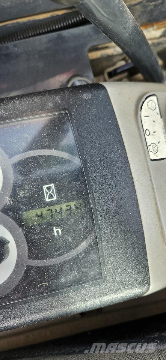 Komatsu PC26MR-3 Мини-экскаваторы