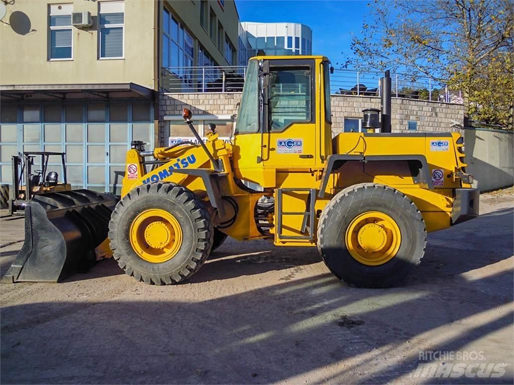 Komatsu WA270 Фронтальные погрузчики
