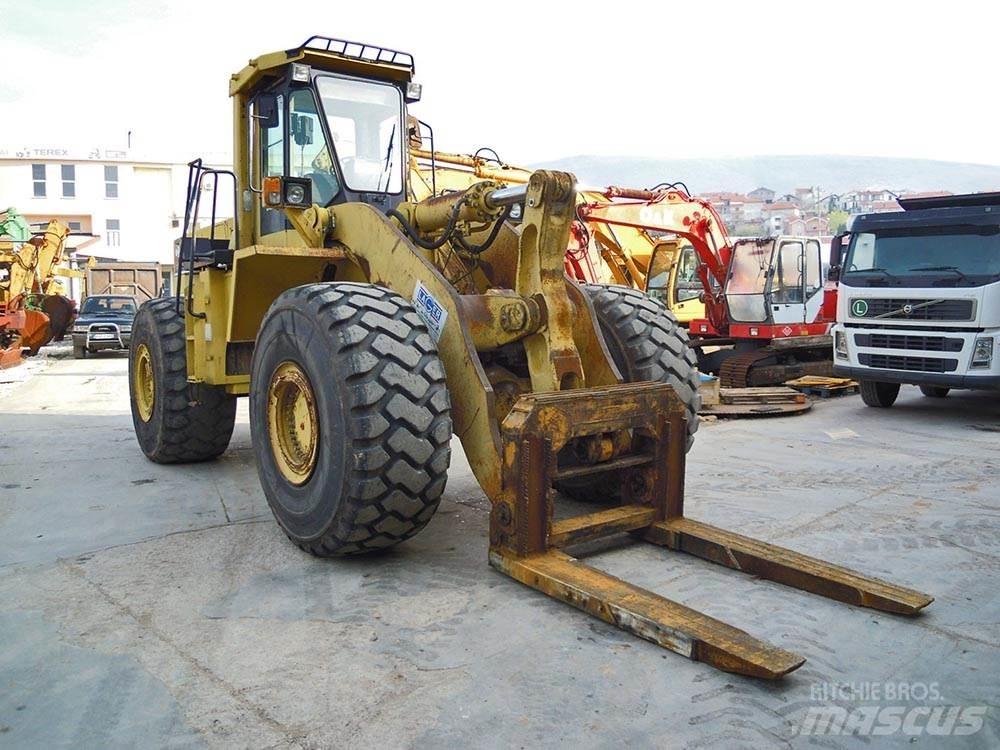 Komatsu WA500-1 Фронтальные погрузчики
