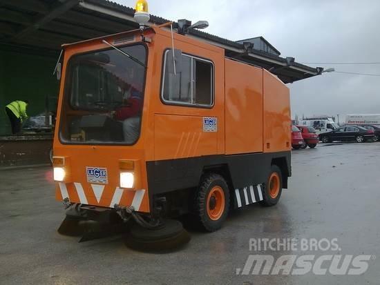 Mfh 2100D Уборочные машины