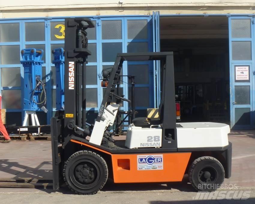 Nissan EGH02 Дизельные погрузчики