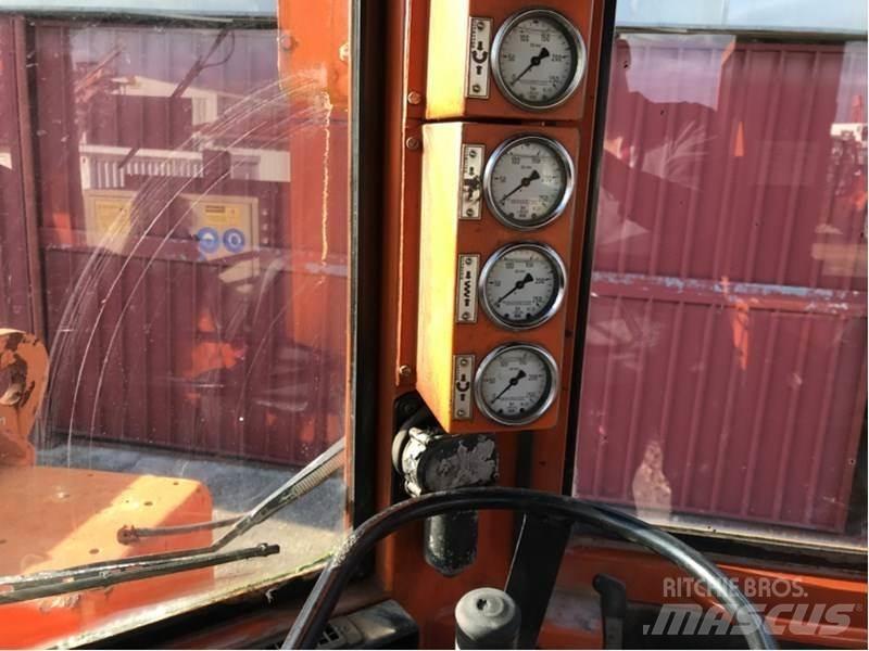 Tamrock Super 316G/CAB Буровые вышки
