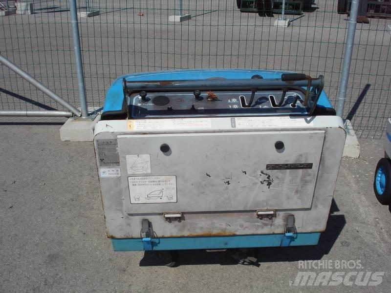 Toyota 4QBW9 Уборочные машины