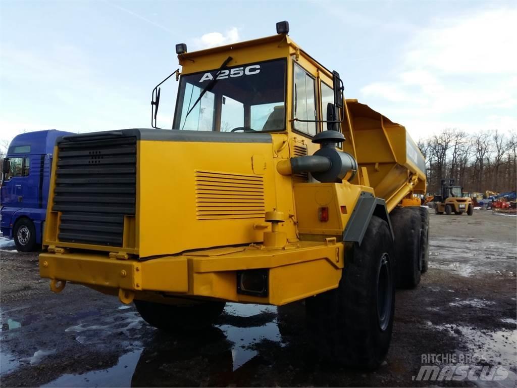 Volvo A25 Шарнирно-сочленённые самосвалы