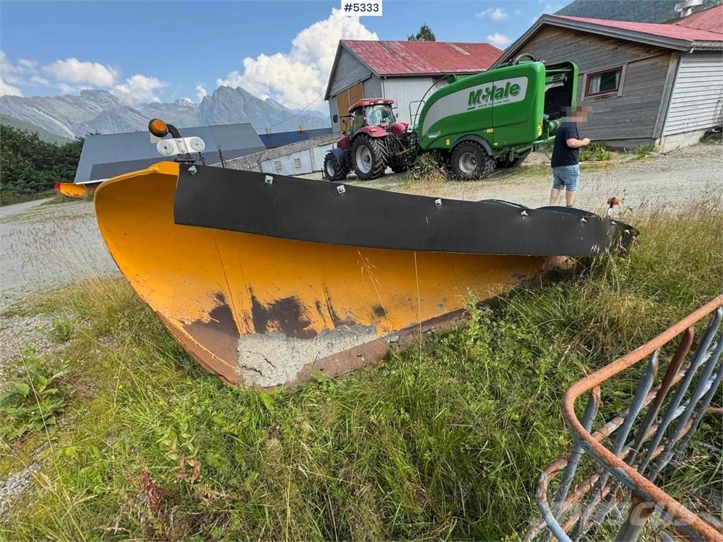 AM Teho 2600 Снежные отвалы и плуги