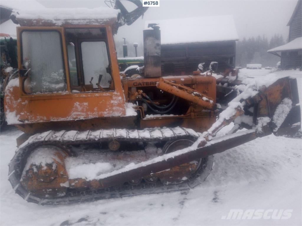 CAT D4 Гусеничные бульдозеры