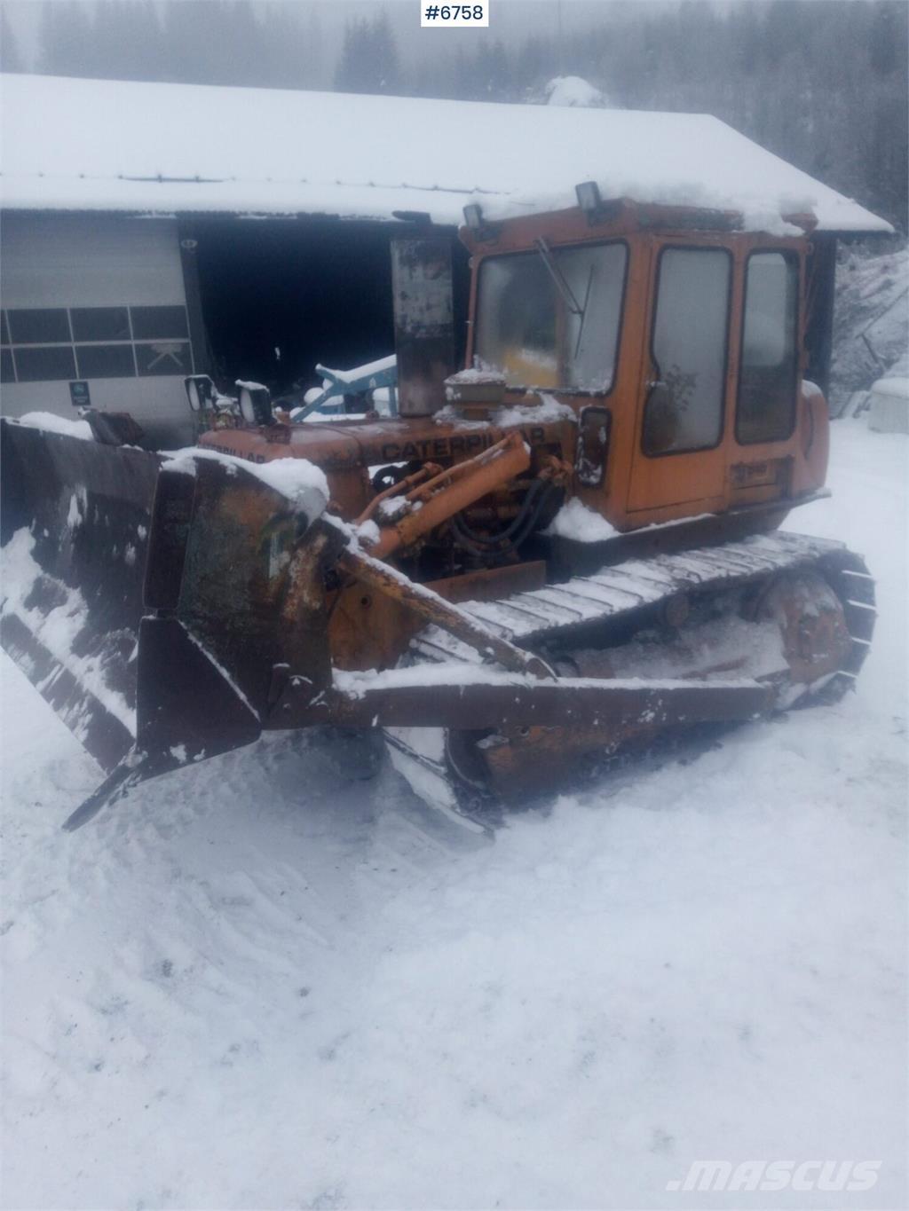 CAT D4 Гусеничные бульдозеры