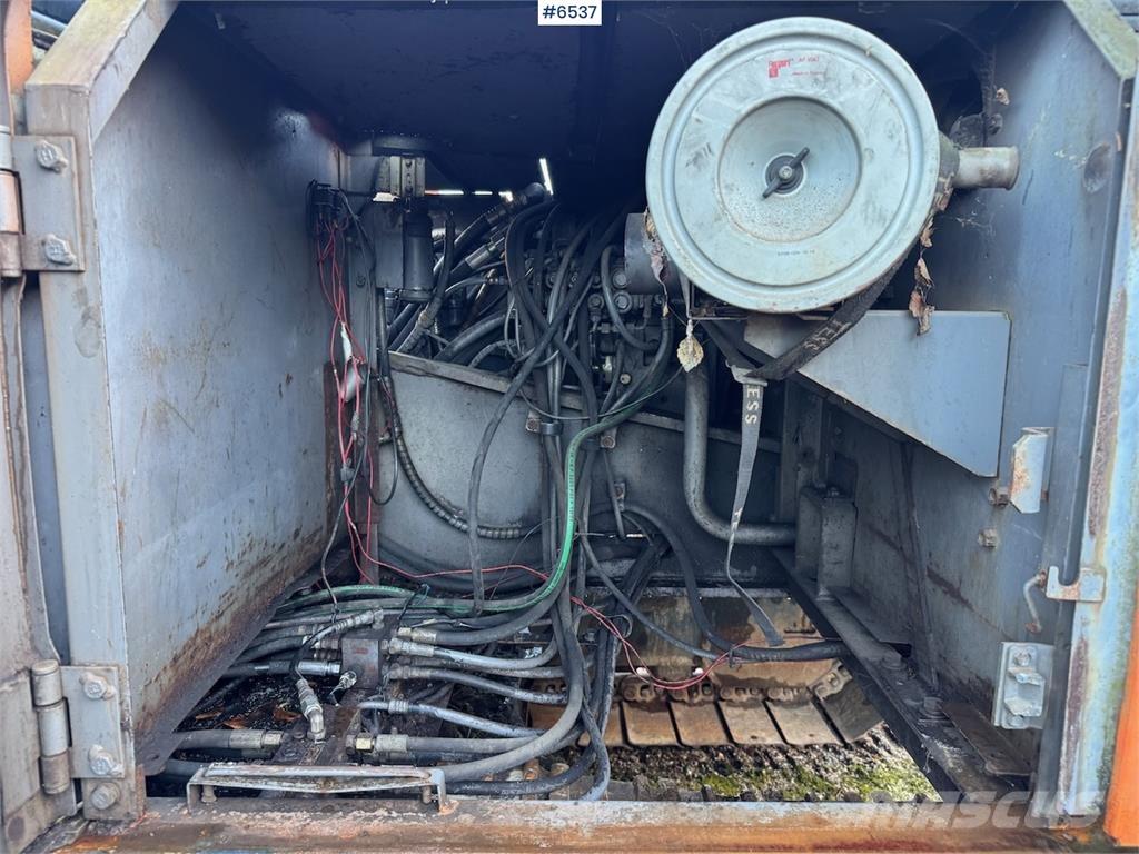 Hitachi EX 200-2. Гусеничные экскаваторы