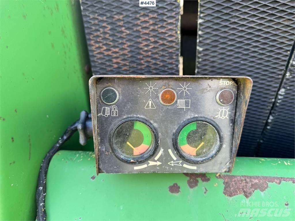 John Deere 550 Комплектующие сельхозмашин для уборки сена