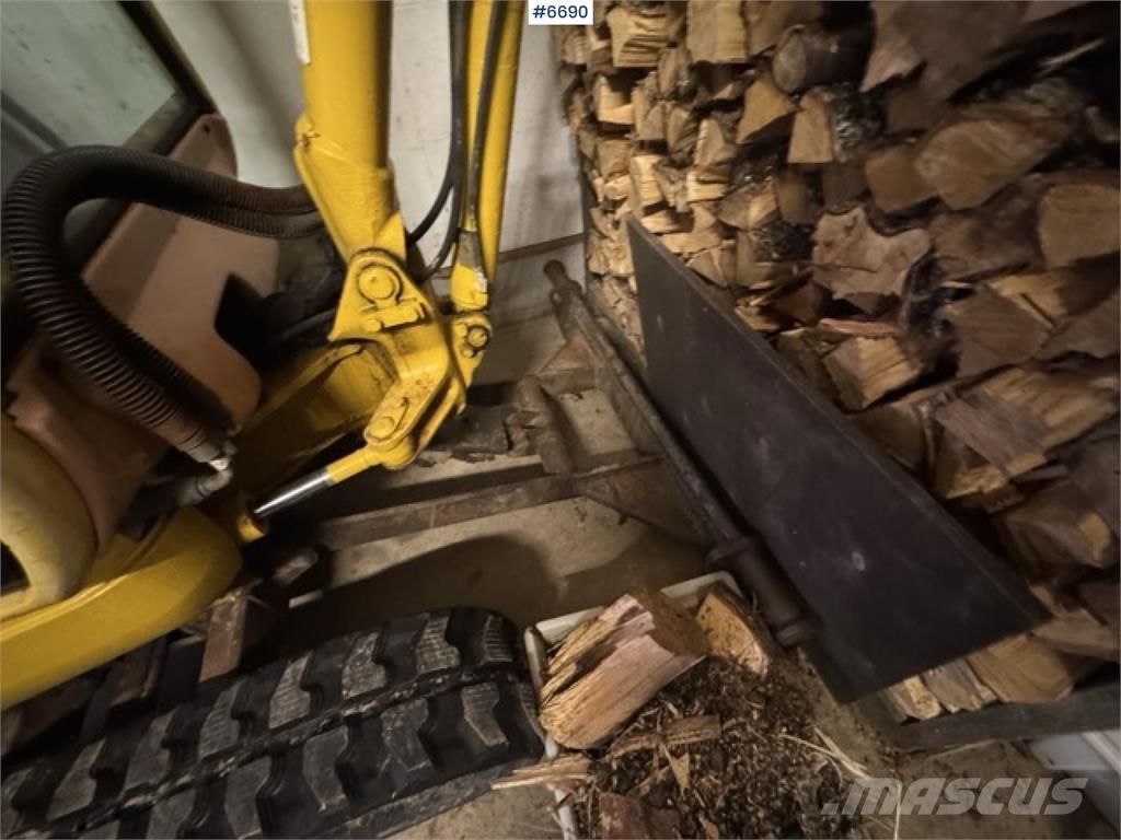 Komatsu PC15R Гусеничные экскаваторы