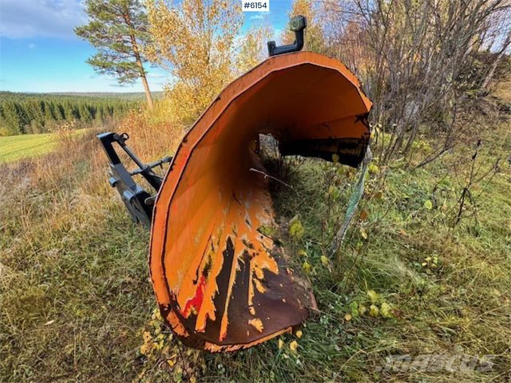  Øveraasen D2285 B Снежные отвалы и плуги