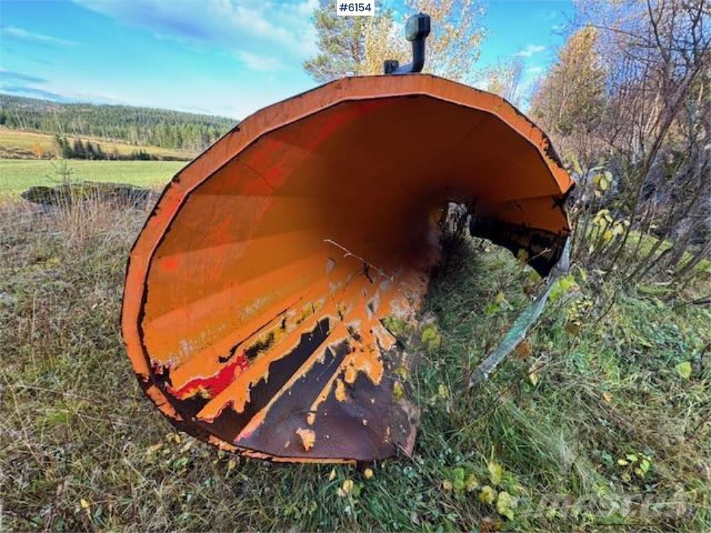  Øveraasen D2285 B Снежные отвалы и плуги