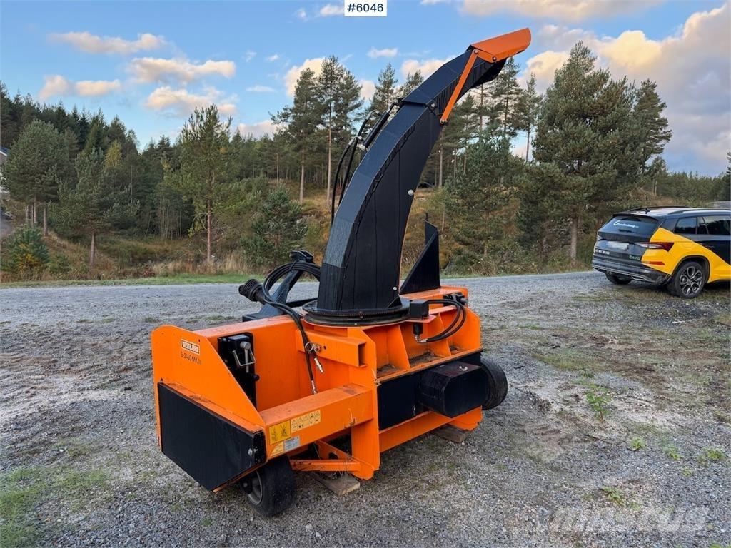  Westbjörn S2450 Снежные отвалы и плуги