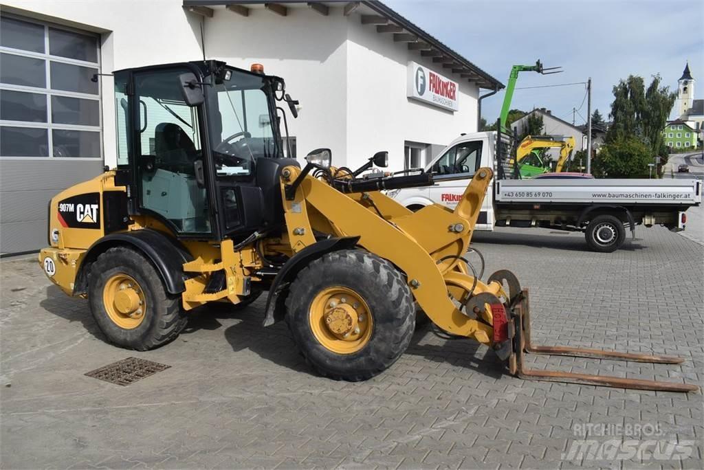 CAT 907M Фронтальные погрузчики