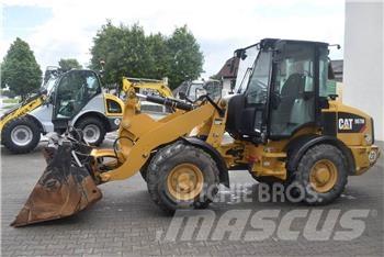 CAT 907M Фронтальные погрузчики