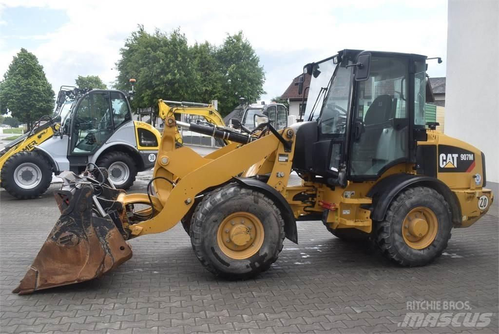 CAT 907M Фронтальные погрузчики