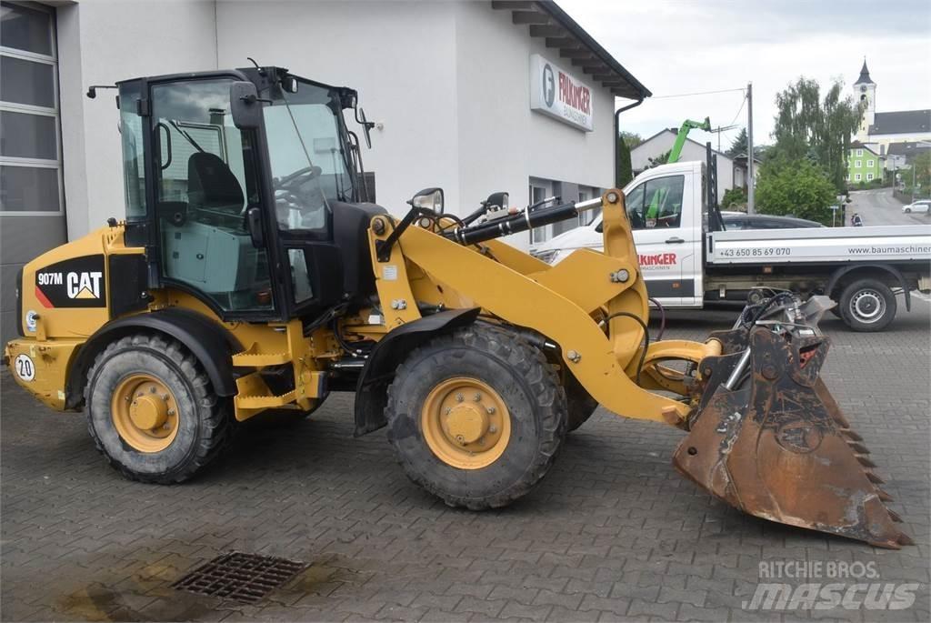 CAT 907M Фронтальные погрузчики