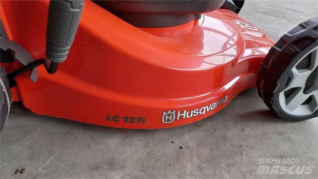Husqvarna LC 137i Самоходные газонокосилки