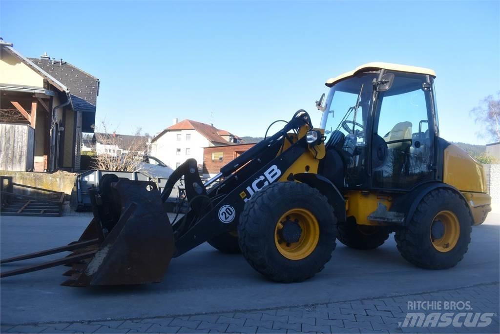 JCB 406 Фронтальные погрузчики