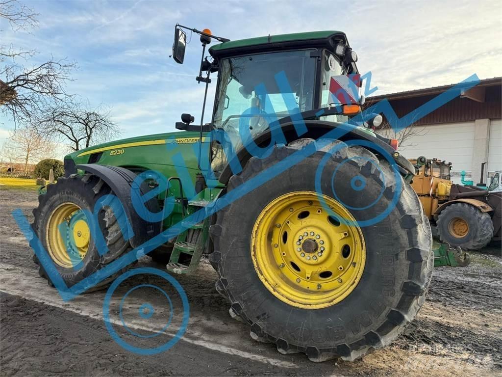 John Deere 8230 Трактора