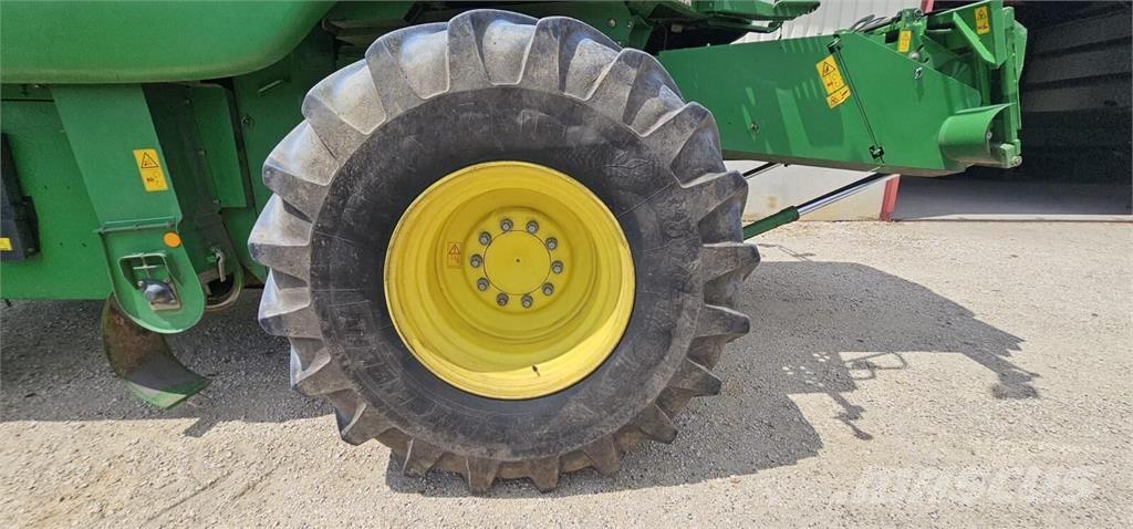 John Deere T550 Зерноуборочные комбайны