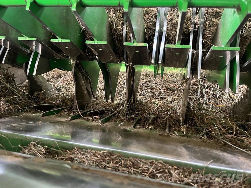 John Deere V451R Рулонные пресс-подборщики