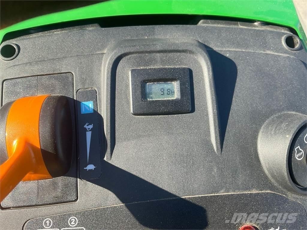 John Deere X167R Коммунальная техника - Другие
