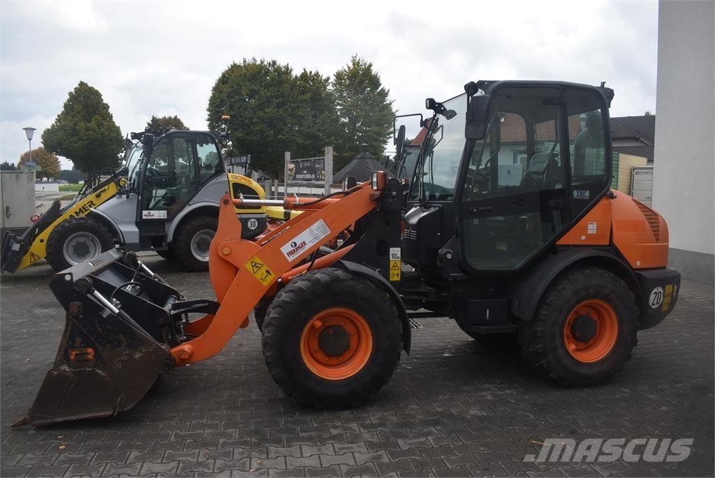 Komatsu WA70-7 Фронтальные погрузчики