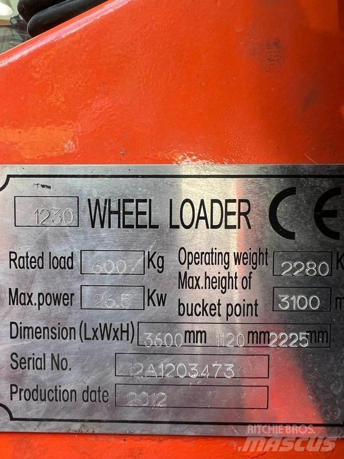 Toyo 840 Трактора с фронтальным погрузчиком