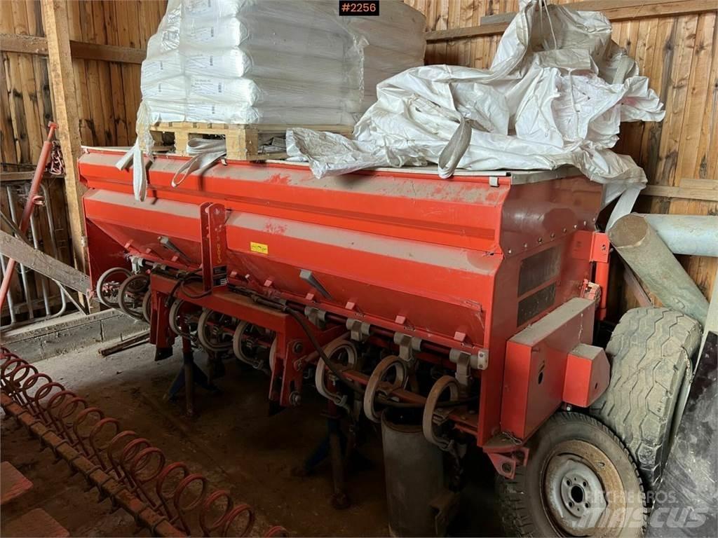Tume HKL 250B Комплектующие сельхозмашин для уборки сена