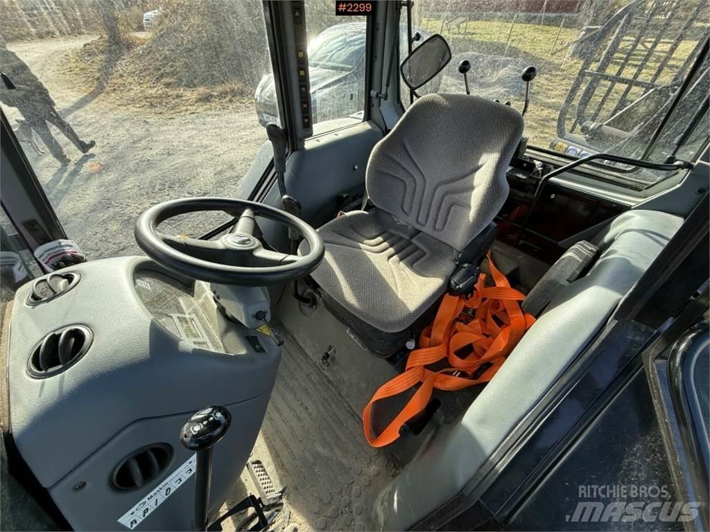 Valtra A75-4 Строительная техника - Другие