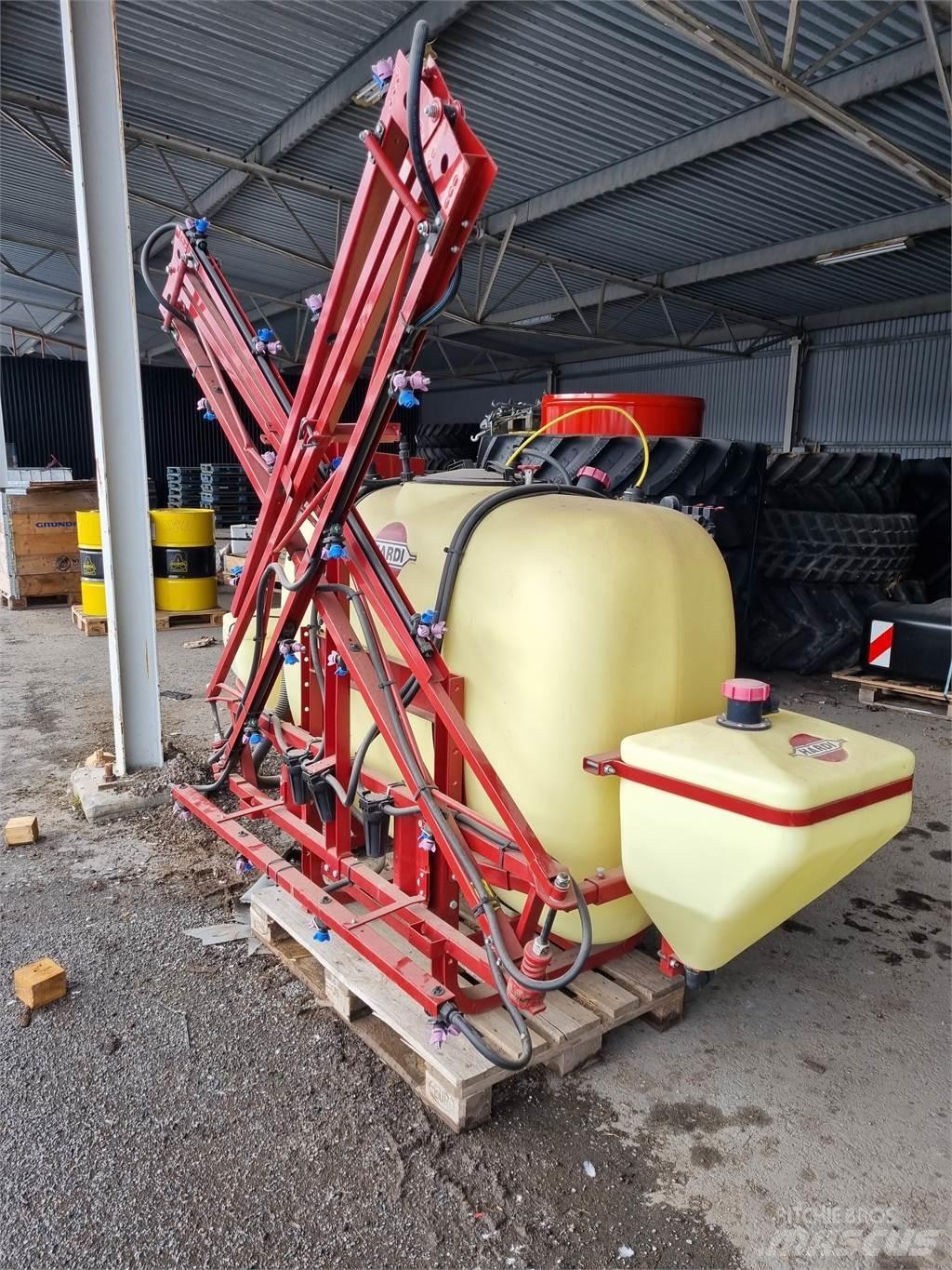 Hardi 800 Прицепные опрыскиватели