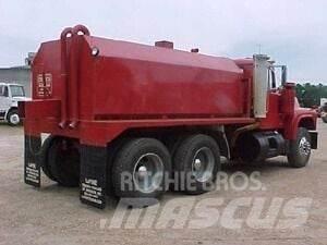 Mack R690ST Поливочные машины