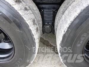 Mack RD688S Снежные отвалы и плуги